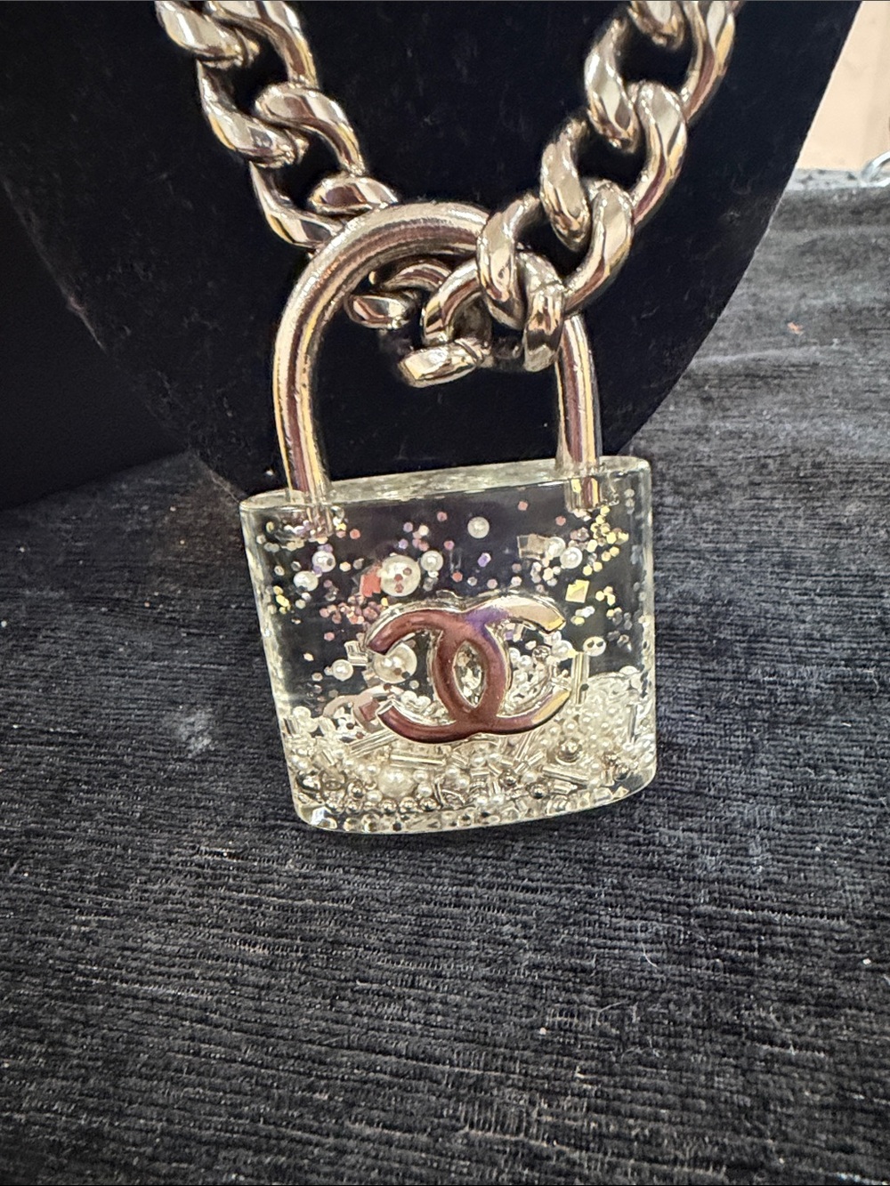 CHANEL  Chunky Chain Necklace with large Glitter Padlock Pendant - Picture 3 of 8
